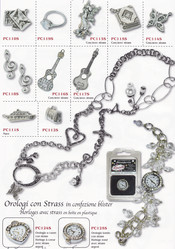 Breloques et montres serties de petits brillants