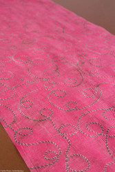 chemin de table fushia