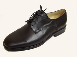 Chaussures noires � lacets bouts ronds