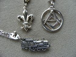 PORTE CLES BELKAS LOCOMOTIVE, FLEUR DE LYS ou FRANC-MACON - PORTE CLES EN ARGENT MASSIF BELKAS - LE SULTAN