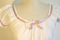 Nuisette LOTUS  d'Alth�ane - coton blanc et satin rose
