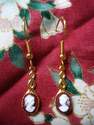 Boucles d'oreilles cam�e, profil de femme