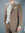 Costume beige fonc� fines rayures avec set de c�r�monie gris 