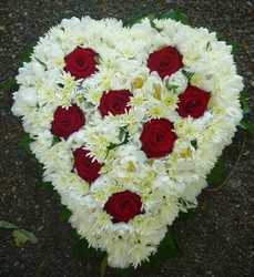 Fleurs D�c�s - Coeur &amp; croix - S�pulture - ISABELLE FLEURS