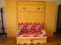 lit relevable avec banquette chevets sortant et armoire