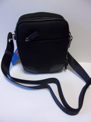 sacoche toile et cuir. Hauteur: 22 x 17 cm (largeur)