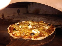 Pizza avec domino de fromage restaurant pizza tarterie salon de th� les gouters d'antanJPG