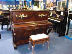 PIANO RESTAURE