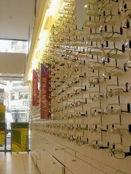Un espace d�di� aux plus grandes marques de lunettes -  - Bourgarel opticien - optic 2000