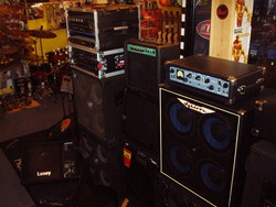 AMPLIS BASSE - Produits - WWW.NEVERS-MUSIC.COM