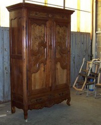 restauration d'une armoire - restauration de meubles anciens - tapissier �b�niste  mercerie tissu