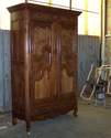 restauration d'une armoire - restauration de meubles anciens - tapissier �b�niste  mercerie tissu