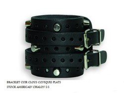 BRACELET DE FORCE EN CUIR CLOUS CONIQUES PLATS - ACCESSOIRES - STOCK AMERICAIN