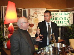 Franck Thomas , inventeur de la clef du vin, en compagnie de Mr Guinet lors d'un salon gastronomique