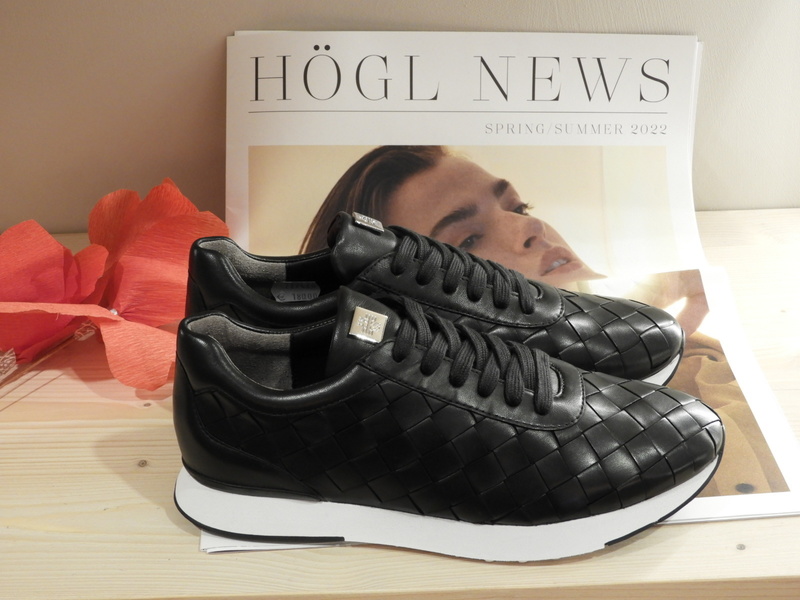 Sneaker cuir tressé noir extra souple semelle épaisse HOGL - Voir en grand
