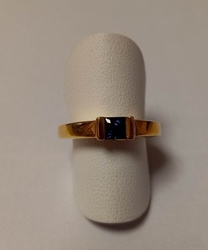 BAGUE SAPHIR EN SERTI CLOS OR JAUNE 18 CARATS - BIJOUTERIE DELAVEST          