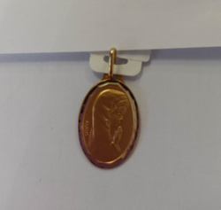 VIERGE FRAPPEE DANS UNE MEDAILLE OVALE FACETTE OR JAUNE 18 K - BIJOUTERIE DELAVEST          