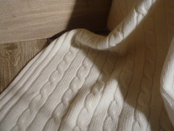 PLAID TRICOTE EN MAILLE TORSADEE - DE JADIS A DEMAIN