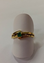 BAGUE EMERAUDE ET DIAMANTS OR JAUNE 18 CARATS - BIJOUTERIE DELAVEST          
