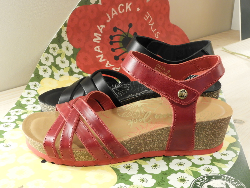Sandales cuir rouge ou blanc semelle anatomique bloc liège PANAMA JACK - Voir en grand