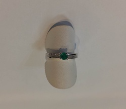 BAGUE EMERAUDE ET DIAMANTS OR BLANC 18 CARATS - BIJOUTERIE DELAVEST          