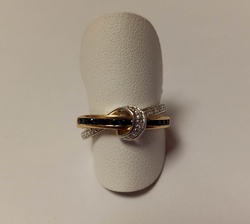 BAGUE SAPHIR SERTIS RAIL FORME NOEUD BICOLORE - BIJOUTERIE DELAVEST          