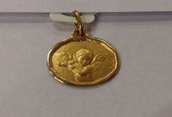 ANGE FRAPPE REVERENCIEUX OVALE OR JAUNE 18 CARATS - BIJOUTERIE DELAVEST          