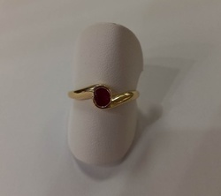 BAGUE RUBIS OVALE OR JAUNE 18 CARATS - BIJOUTERIE DELAVEST          