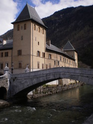 VILLE MEDIEVALE MOUTIERS ET LA BASILIQUE AIME SAVOIE - FLORISIM