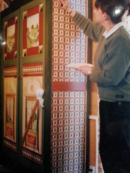 Armoire peinte avec un décor Renaissance et un trompe-l'oeil - L'ATELIER DU FENNEC