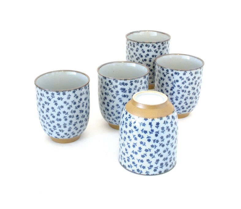 Tasse à thé petites fleurs - Comptoir du Japon - Voir en grand