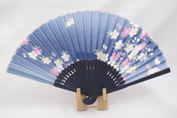 Éventail en tissu bleu sakura lapin - Comptoir du Japon