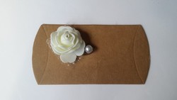 Boîte à dragées Kraft Romantique, Fleur en mousse et perle - La Grèce Gourmande