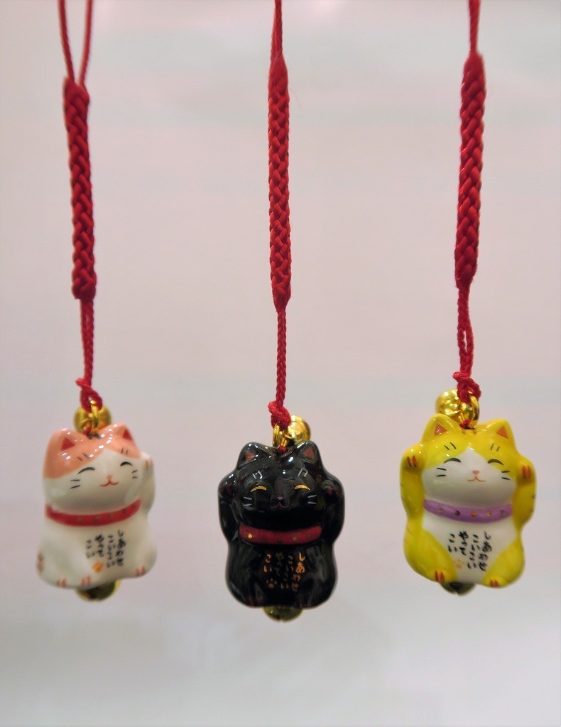 amulettes chat - Compotoir du Japon - Voir en grand