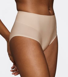 Triumph Illusion Curve Culotte haute sculptante chair - Un Temps Pour Elle - Lingerie