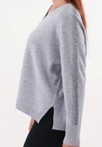 PULL COL V STRASS NOIRS SUR LES MANCHES MAUD ET SACHA - ANN'MODE 