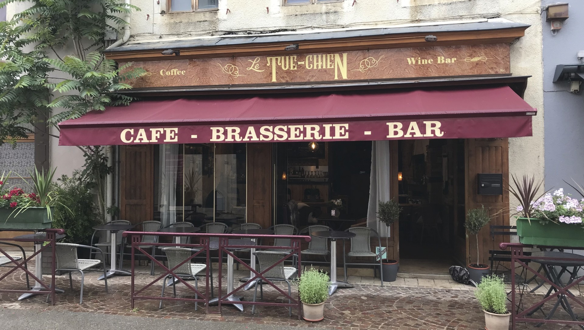 Boutique LE TUE-CHIEN Café Bar - Gevrey Nuits Commerces