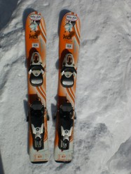 Location de skis JUNIOR Gamme KIDS à l'ALPE D'HUEZ - SARENNE SPORTS