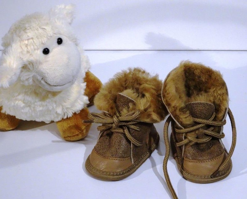chausson style kickers - Chaussons laine et peau pour les tout petits - La Petite Boutique - Voir en grand