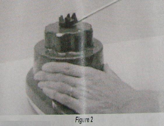 Figure 2 - photo 2 : soulever l'accouplement d'entrainement du mélangeur KitchenAid - Voir en grand