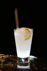 Gin Fizz : gin, cointreau, citron, sucre, limonade - Cubana Bar