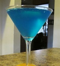 Blue Lagoon : vodka, curaao, citron vert, sucre - Cubana Bar