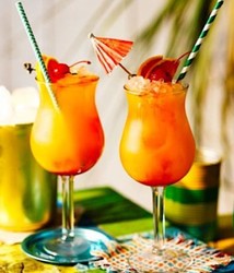 Sex Appeal : gin, coco, orange, fraise - Cubana Bar