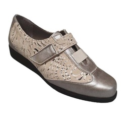 MOCASSIN VELCRO PIAU BEIGE - GRANDE LARGEUR - JMG HOUCKE - - LUDIVINE CHAUSSEUR- BRETEUIL