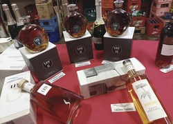 COGNACS ET EAUX DE VIE - Cave des trois tonneaux