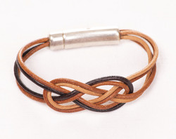 Bracelet cuir quatre brins tressé avec fermeture clipsée - CUIRS AUDIBERT